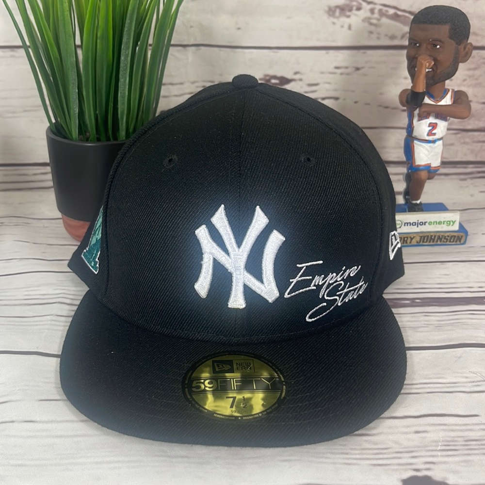 New York Yankees New Era 59Fifty Black Logos Patch Fitted Hat Empire State